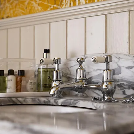 Nyaraló Greta Howe *