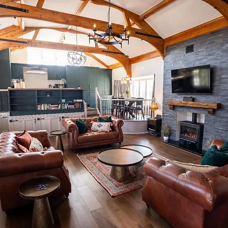 Greta Howe Nyaraló *